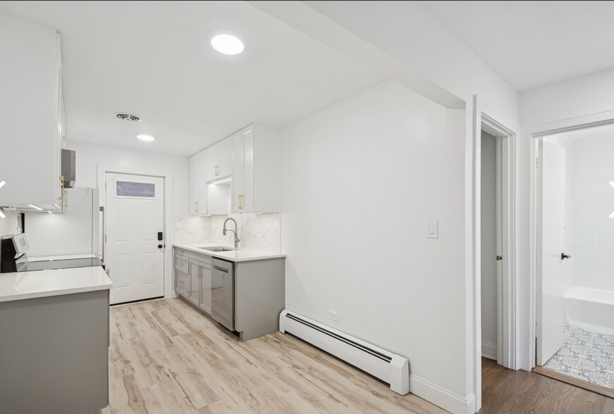 Building Photo - 4201 N Paulina St