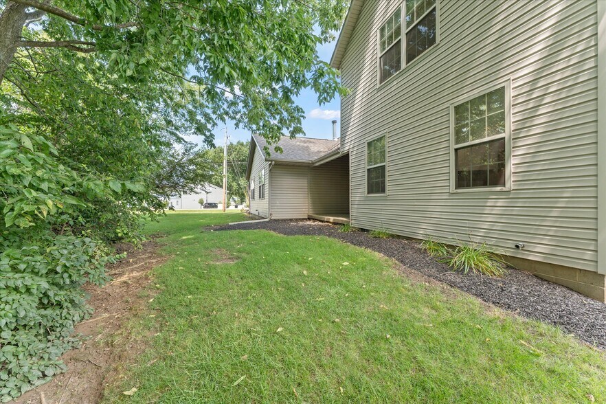 Building Photo - 1203 Windwood Ln