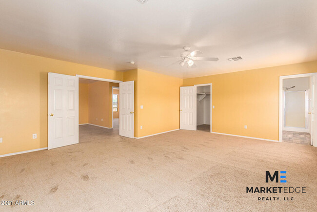 Building Photo - 4Bed/2.5 Bath House in El Mirage! $199 MOV...