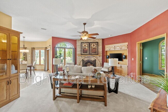 Building Photo - 6210 Deerwood Cir N