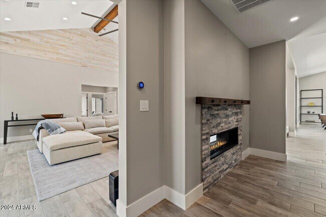Building Photo - 4137 E Earll Dr