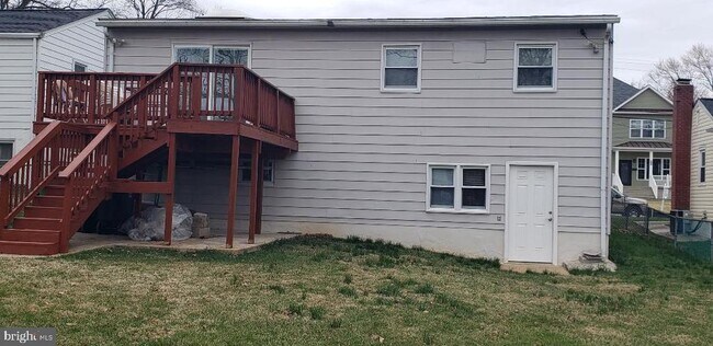 Building Photo - 9207 4th St