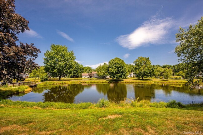 Building Photo - 21 Pond Dr W