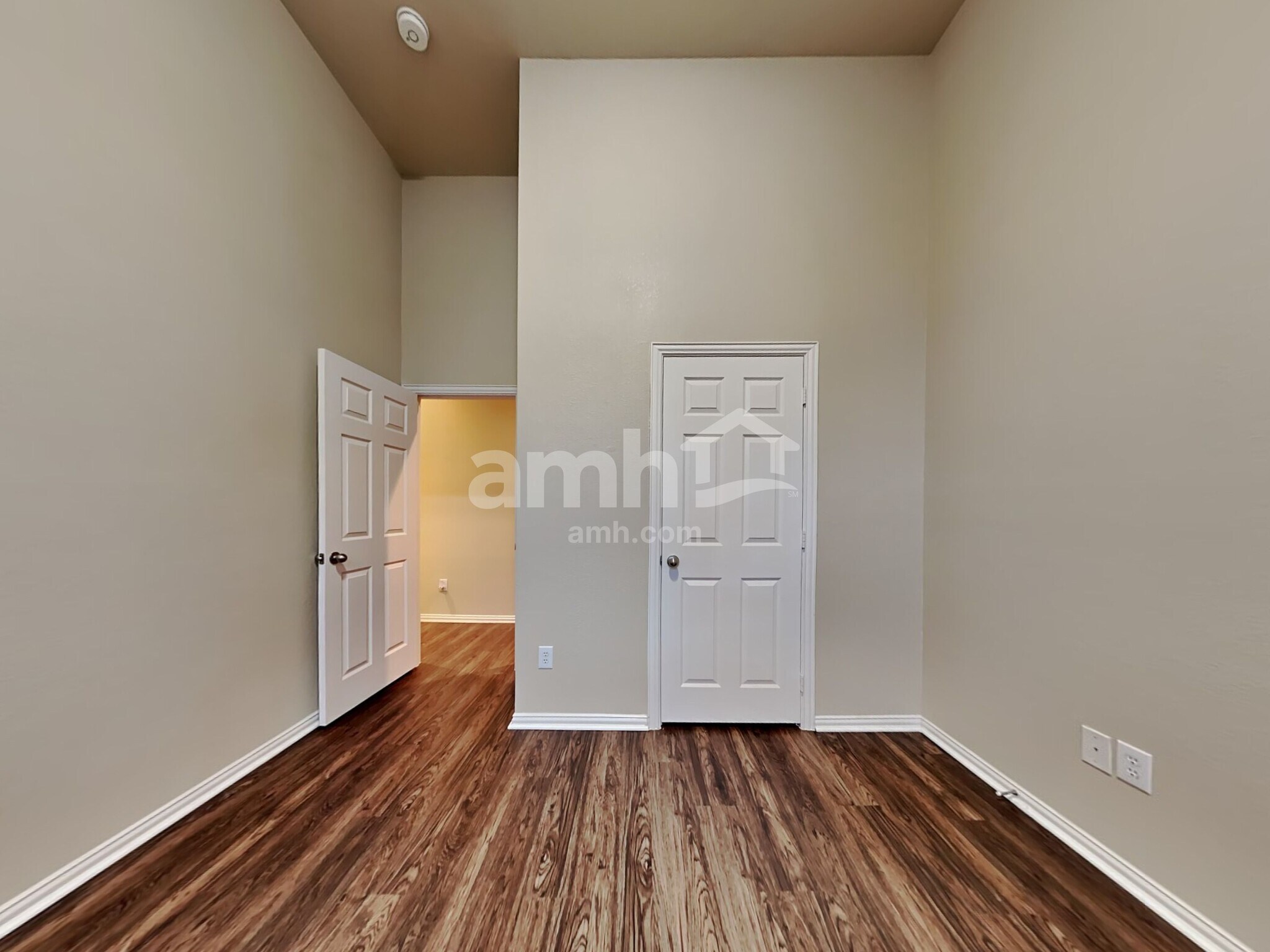 Building Photo - 1031 Hollow Creek Dr