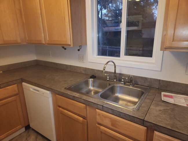 Building Photo - 2516 W Plum St