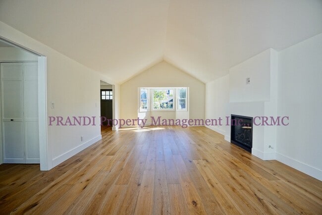 Building Photo - Marinwood Gem, Fully Renovated, Stylish an...