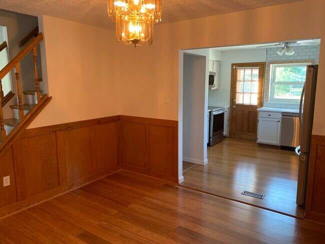 Building Photo - 2 Pine Hill Dr