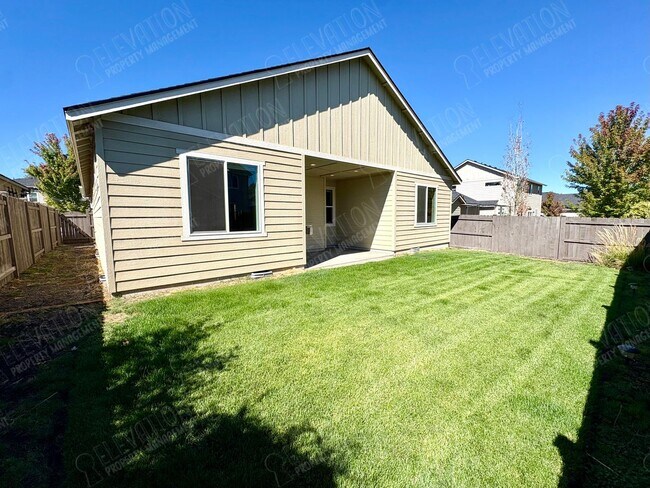 Building Photo - 60868 SE Sweet Pea Dr