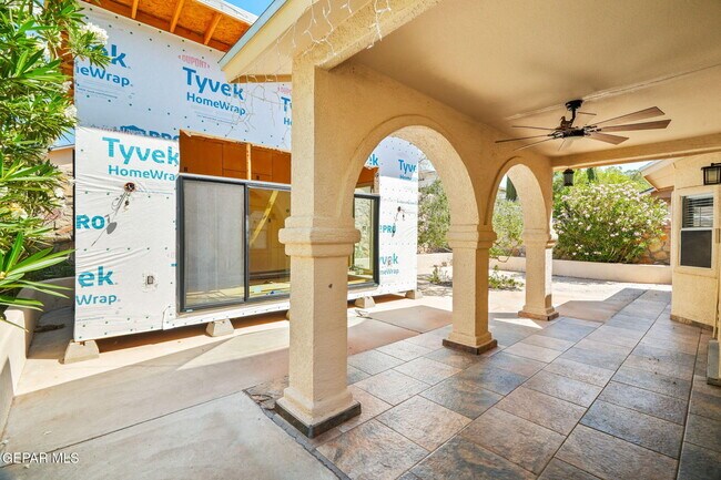 Building Photo - 7089 Tierra Roja St