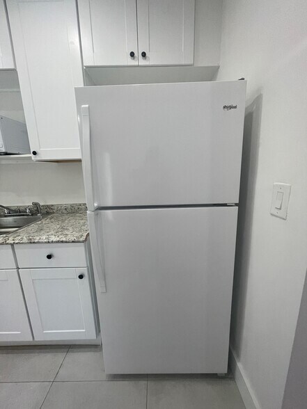 Building Photo - 2510 SW 27th St