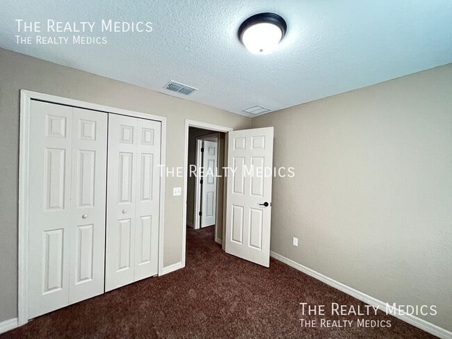 Building Photo - 485 Marion Oaks Ln