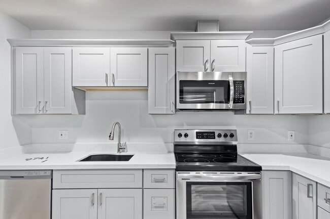 Building Photo - 6417 S 10th St