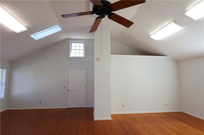 Building Photo - 217 Mountain View St