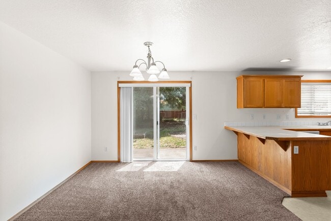 Building Photo - Woodstock 3 Bedroom Single Family Home