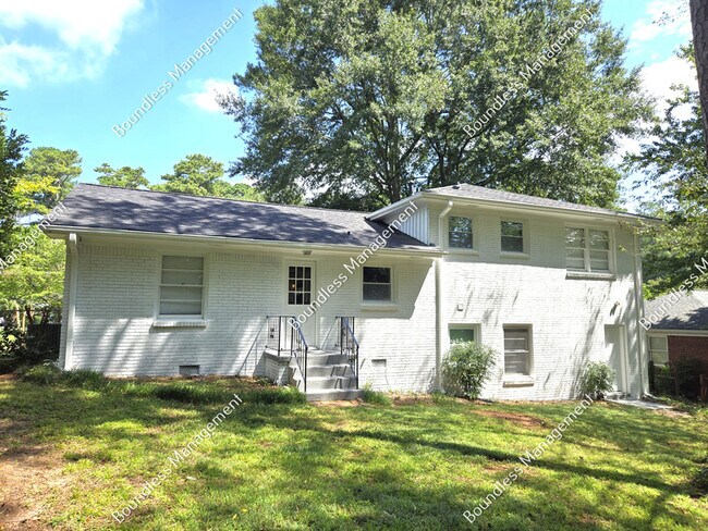 Building Photo - 2233 Leafmore Dr