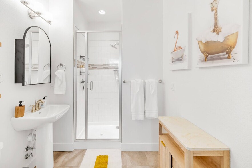 Building Photo - 1282 W 11th Ave