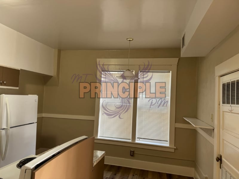 Building Photo - 214 E 3rd St