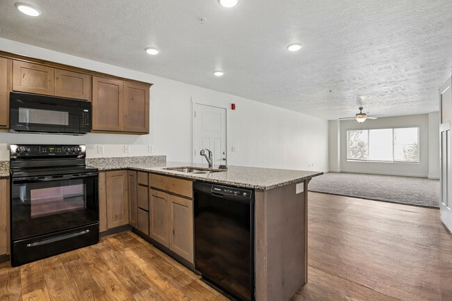 Building Photo - 734 E 500 S