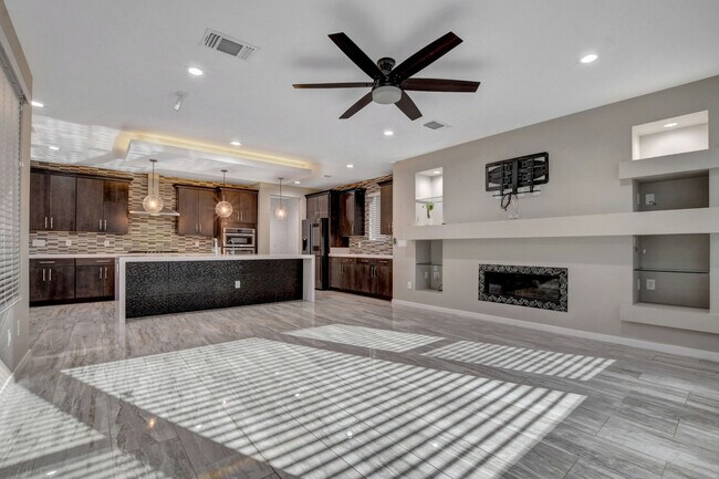 Building Photo - 6005 Andezano Dr