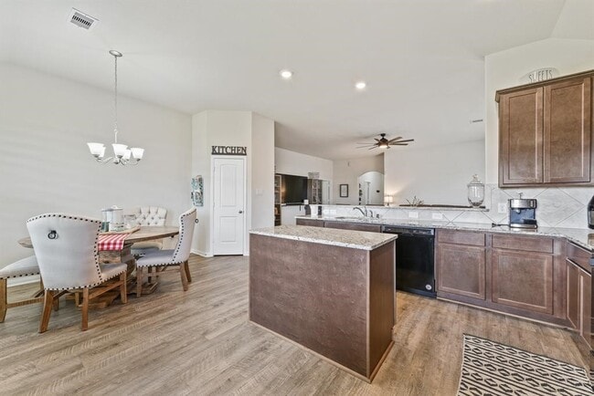 Building Photo - 13096 Laura Lake Dr