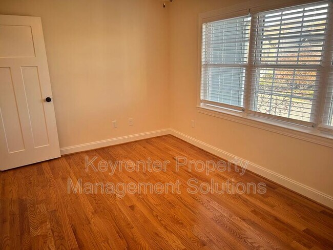 Building Photo - 18 Spring View Dr