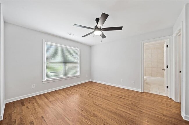 Building Photo - 1230 New Britain Dr SW