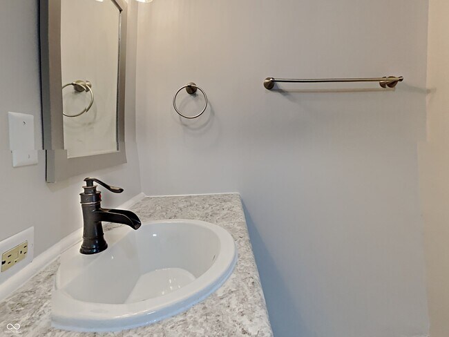 Building Photo - 116 UNIT B S B St