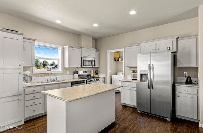 Building Photo - 401 Kaibab Ave