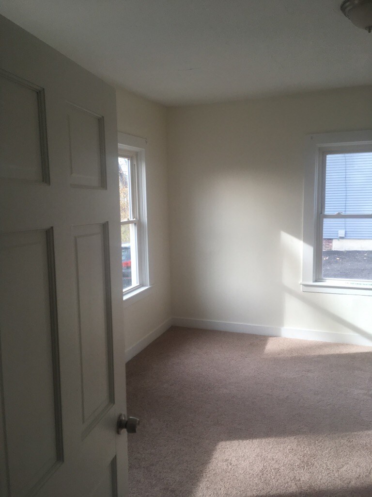 Building Photo - 148 Walnut St