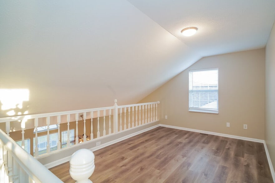 Building Photo - 8633 Buffalo Ridge Dr