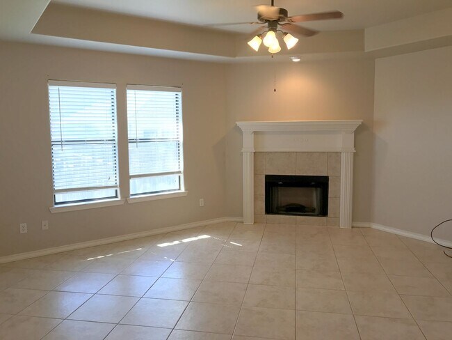 Building Photo - 15313 Guadalupe River Dr