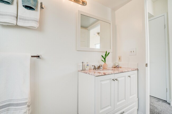 Building Photo - 832 13th St