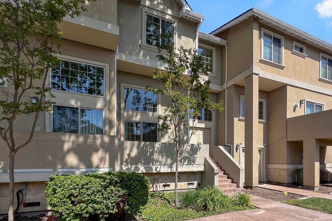 Building Photo - 562 Lambert Terrace