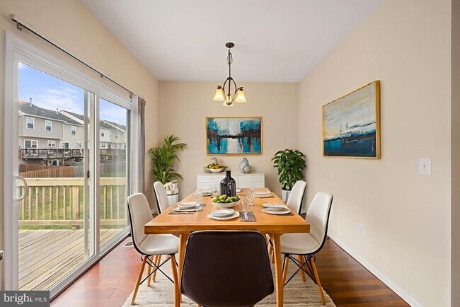 Building Photo - 2210 Mallard Landing Dr