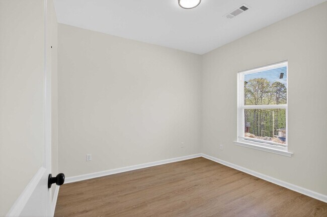 Building Photo - 2015-2017 Scotty Ct