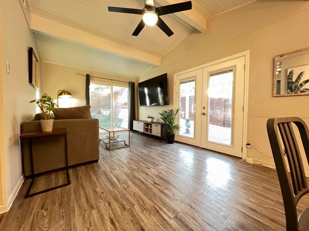 Building Photo - 211 Lessin Ln