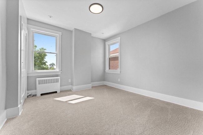 Building Photo - Beautiful 5 Bedroom, 2 Bathroom in Mt.Lebanon- Original Hardwood Floors and Garage