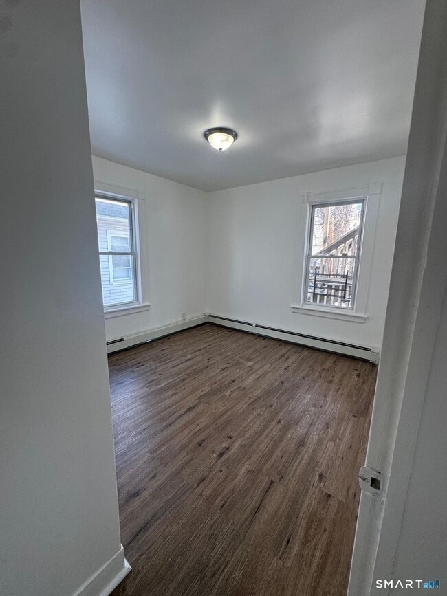 Building Photo - 258 Sheridan St