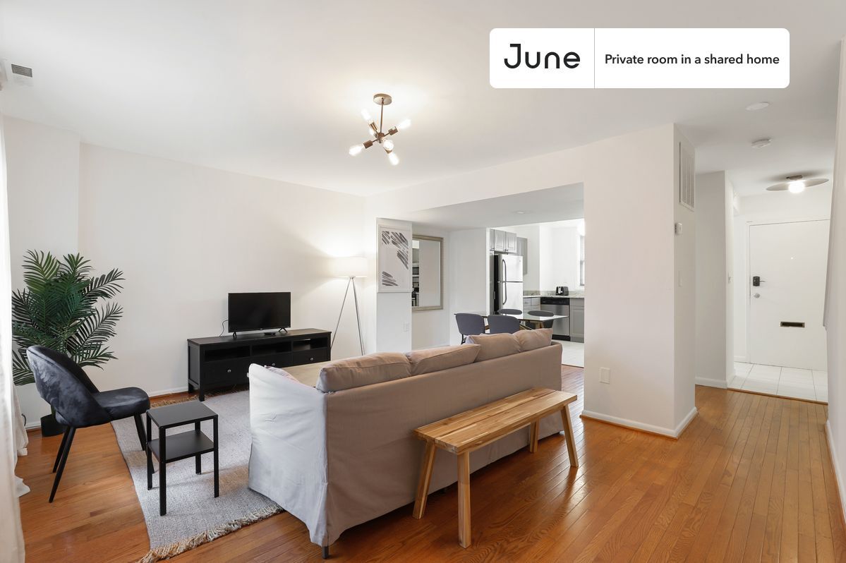 Building Photo - Room in Shared 5 bed/2 bath home in Logan Circle