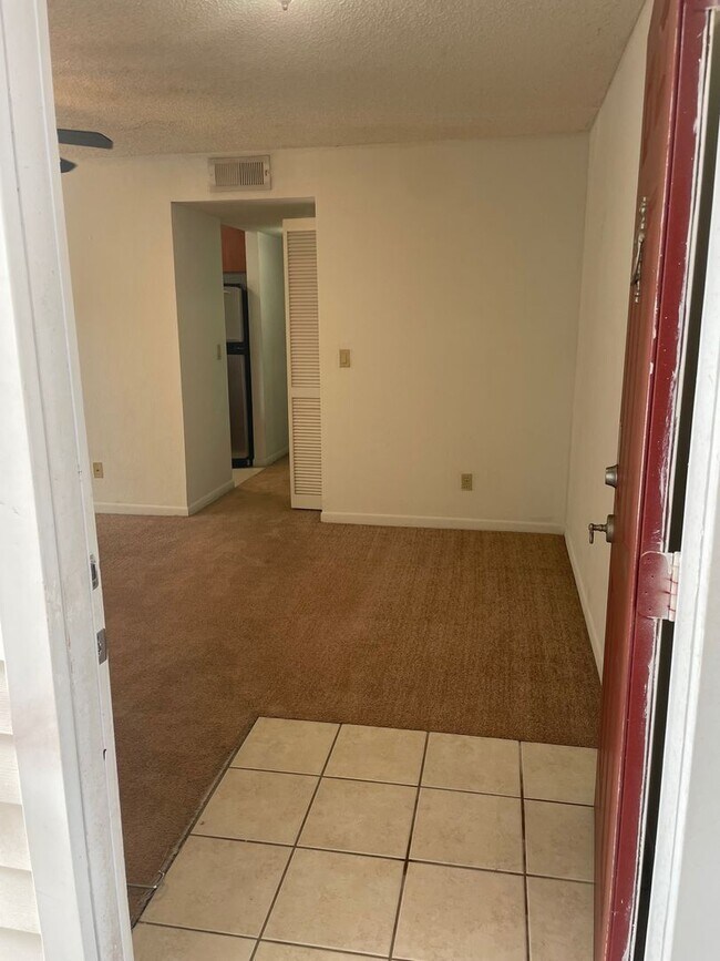 Building Photo - One bedroom condominium