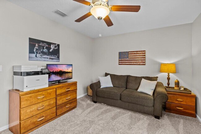 Building Photo - Spacious Home in Prime Location!