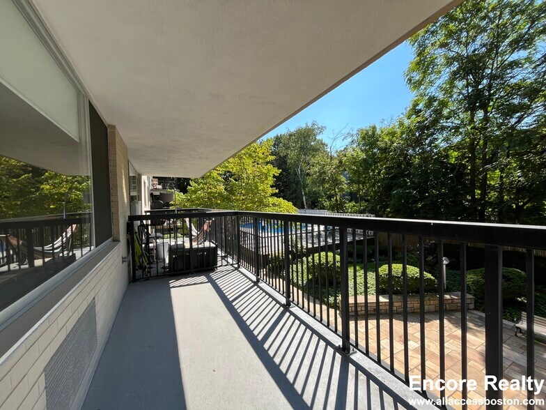 Building Photo - 57 Monmouth St