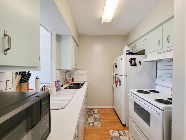 Building Photo - 9029 Gaylord Dr