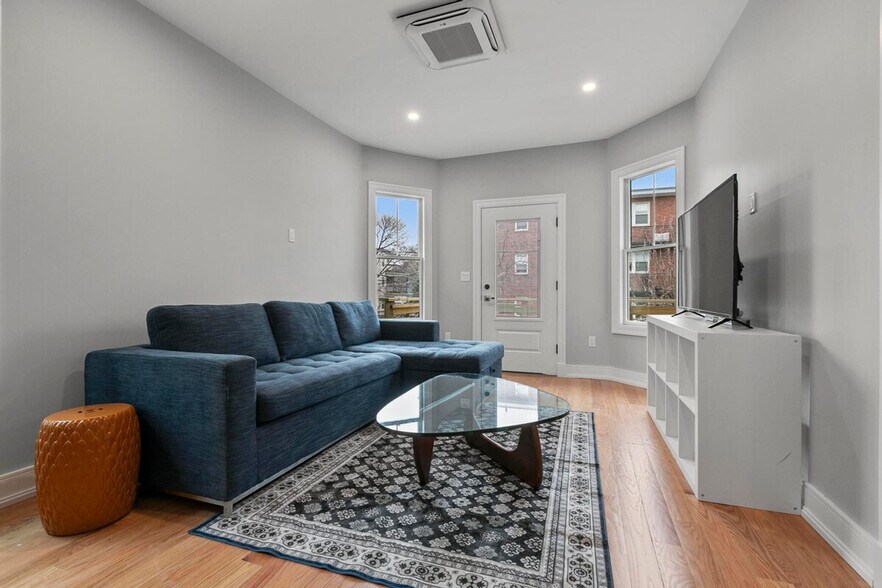 Building Photo - 10 Annapolis St