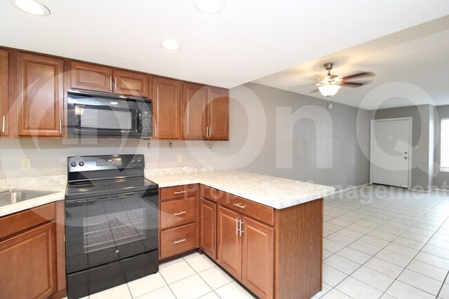 Building Photo - 548 S Wilson St