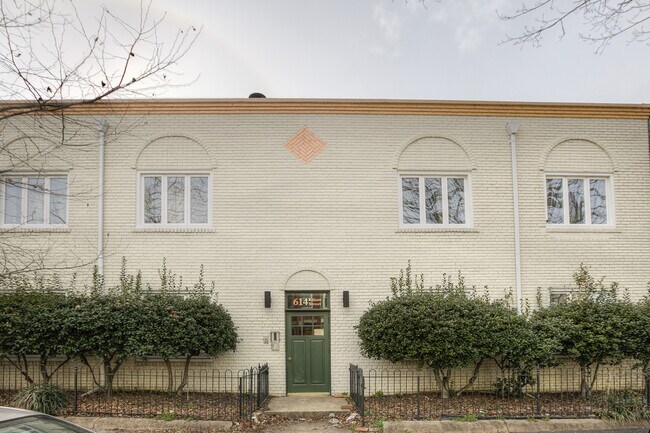 Building Photo - 614 Elliott St NE