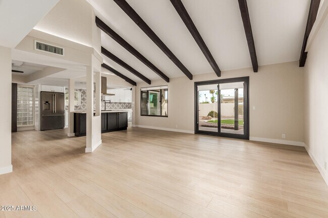 Building Photo - 4521 E Sunrise Dr