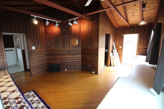 Building Photo - 1010 Tourmaline St