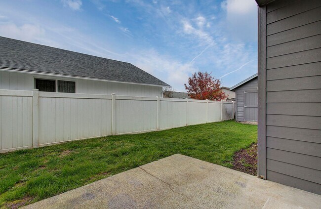 Building Photo - Moore 12918 &amp; 5000