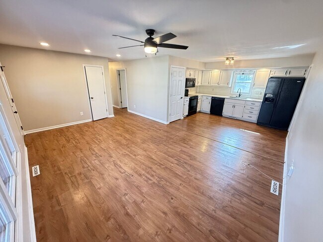 Building Photo - 3 Bed 1 Bath Ozark, MO